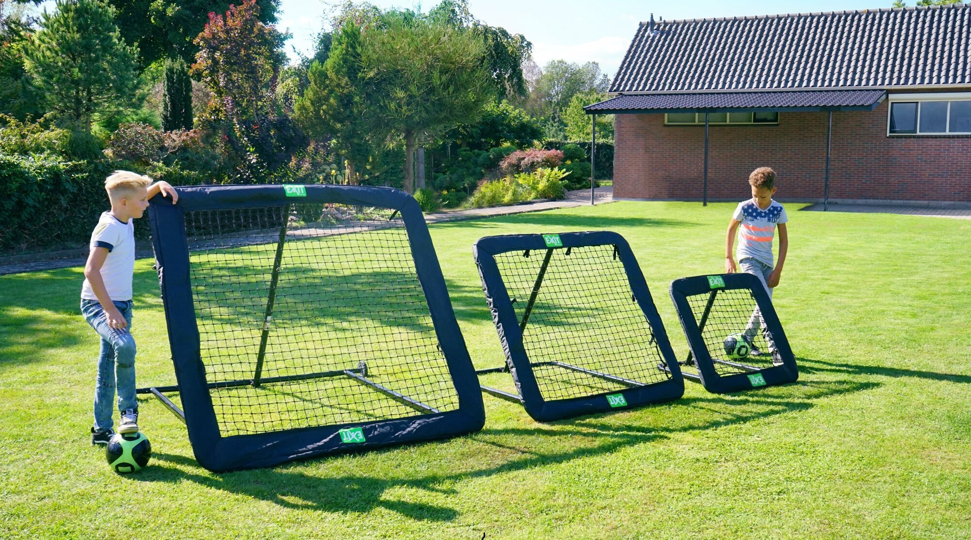 Fotbalový nahrávač Kickback rebounder Medium 84 cm x 84 cm
